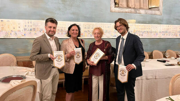 Crema  Proiezione filmato piroga restaurato dall'Inner Wheel