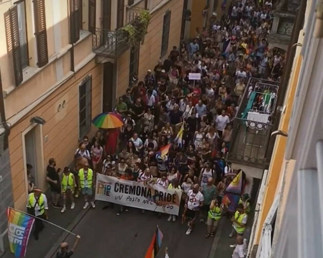 Cremona città aperta un grande Pride colorato ed allegro 