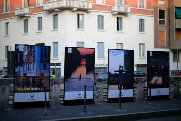Milano DARSENA SPORT. SI ACCENDONO LE LUCI SU TRE PONTI DEI NAVIGLI