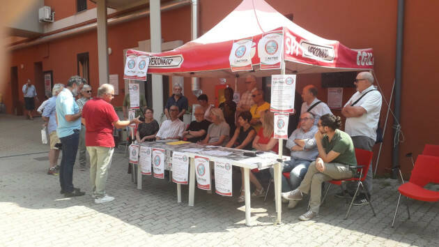 Cremona Nel cortile Cgil è partita la raccolta  firme NO autonomia differenziata
