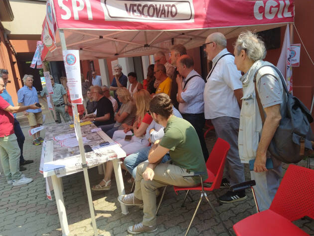 Cremona Nel cortile Cgil è partita la raccolta  firme NO autonomia differenziata