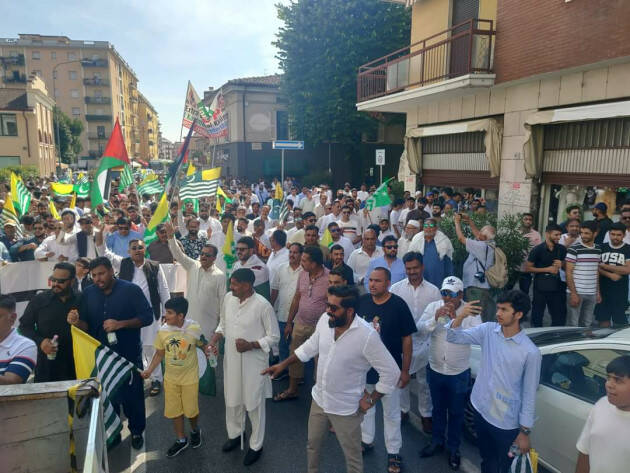 Brescia Çomunita Pakistana protesta contro le atrocità indiane nel Kashmir