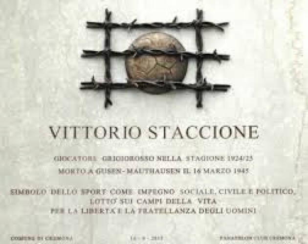 Cosenza e Cremonese , due squadre che hanno avuto i comune Vittorio Staccione
