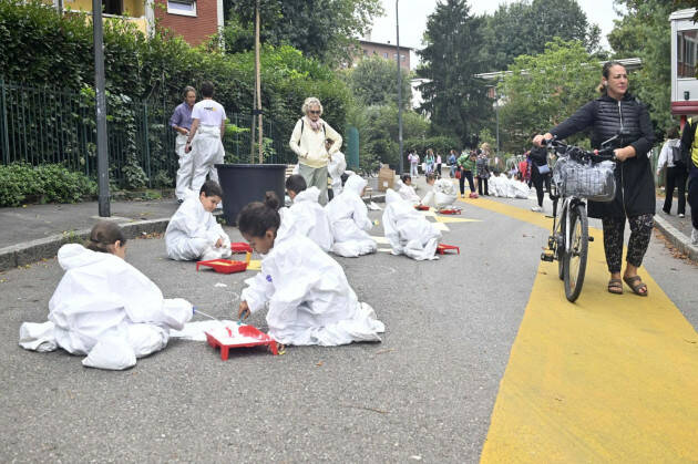  Milano PIAZZE APERTE. SETTE PIAZZE SCOLASTICHE IN 15 GIORNI
