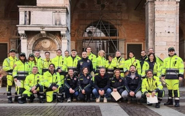  Domenica 13 ottobre a Cremona Protezione Civile in piazza del Comune