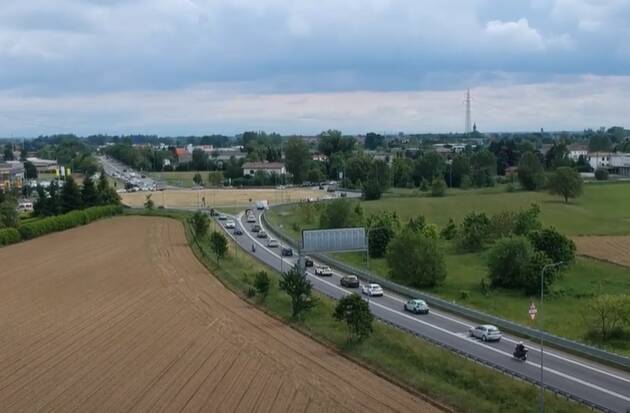 Superstrada Vigevano-Malpensa, corteo di protesta dei comitati. Di Marco (M5s)