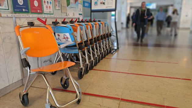 ASST OSPEDALE DI CREMONA  CON LE NUOVE CARROZZINE MIGLIORA L’ACCESSIBILITÀ