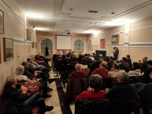 (CR) L’attualità di De Gasperi nel 70° della sua scomparsa riempie la sala