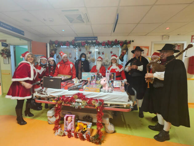 Asst Crema Santa Lucia in pediatria: anche in reparto si respira la magia