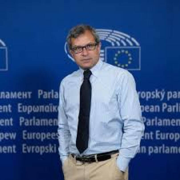 M5s Lombardia: Questa Europa non è un albergo!