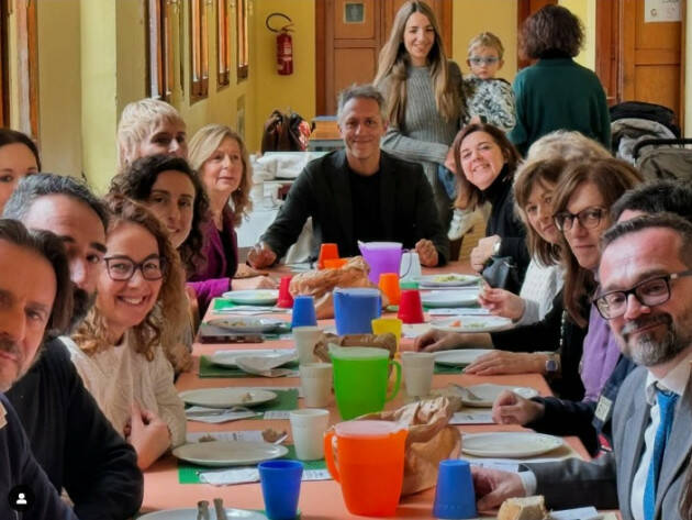 Andrea Virgilio  a pranzo tra i banchi di scuola