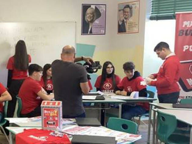 Lecce  Elisa Isoardi e Linea Verde Italia presso la scuola vincitrice del “Nobel”