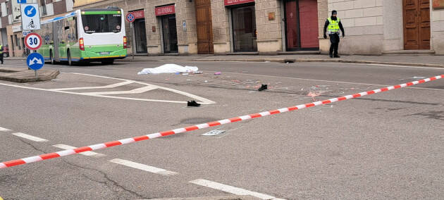 Elisa , 15 enne , muore travolta dal bus in Via Dante a Cremona