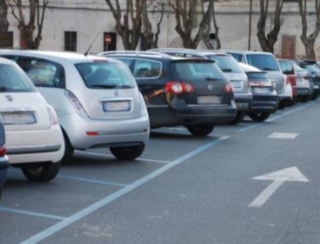 (CR) Parcheggi AEM: il Comune abbassa le tariffe e aumenta la pausa gratuita