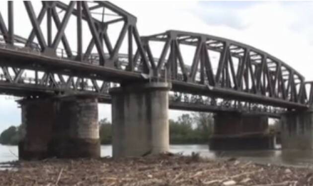 Dal 3 marzo al 16 aprile divieto di transito di mezzi pesanti sul ponte di Po