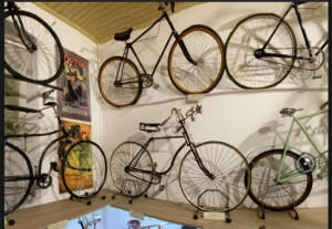 Collezioni Alfredo Azzini di Soresina in mostra Bicicletta e motocicletta a Chiasso