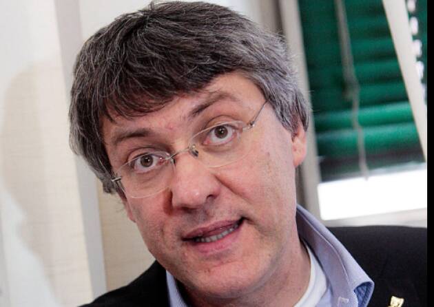 La Cgil in piazza a Roma il 15 marzo con la bandiera della PACE | Maurizio Landini (CGIL)