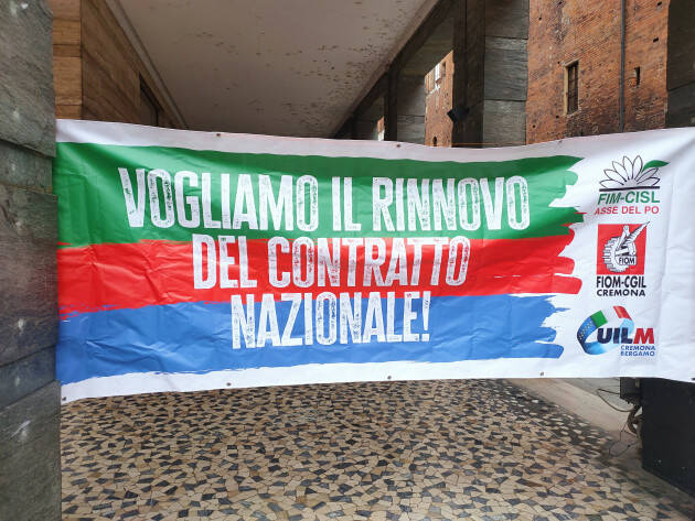  (CR) Con i lavoratori metalmeccanici in sciopero per il contratto | Gian Carlo Storti  (PD)