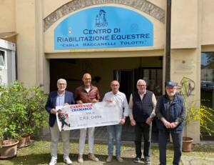 CREMA IL CARNEVALE  CREMASCO DONA 1.000 EURO AL C.R.E.
