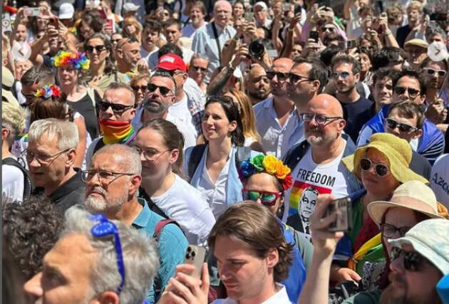 Pride Schlein accolta con entusiasmo nel corteo di Budapest