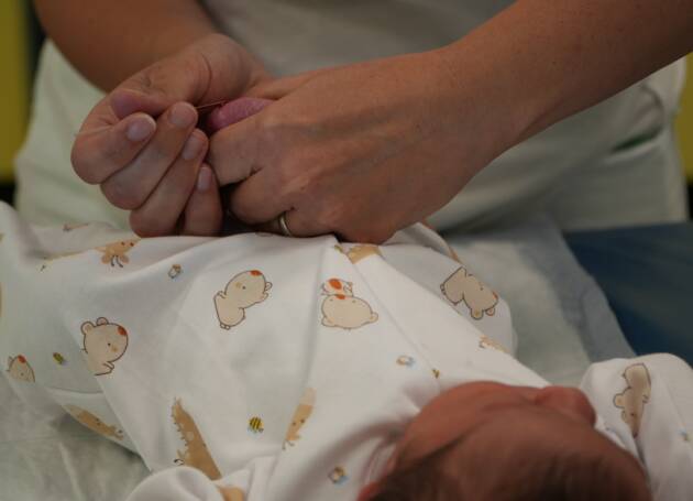 NEL NIDO DELL’OSPEDALE ASST CREMONA, MONITORAGGIO NON INVASIVO PER TUTTI I NEONATI