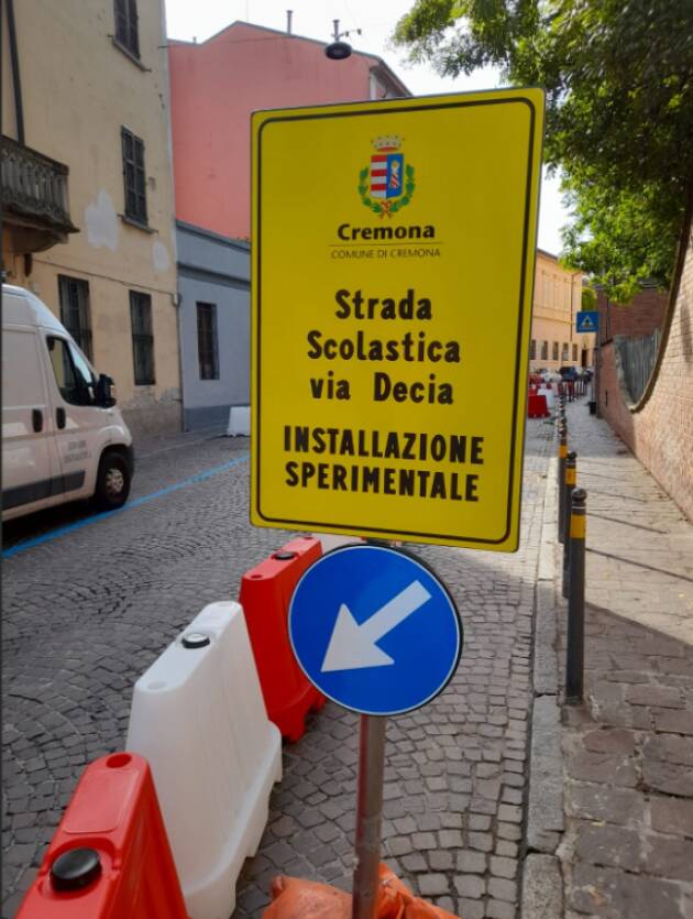 In via Decia si sperimenta la 'strada scolastica'