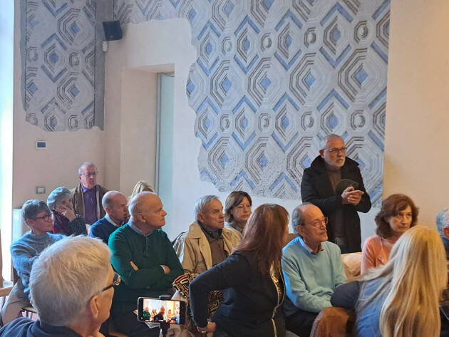 (CR) Nuovo parco rottami dell'acciaieria Arvedi.Molti cittadini alla conferenza stampa
