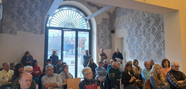 (CR) Nuovo parco rottami dell'acciaieria Arvedi.Molti cittadini alla conferenza stampa