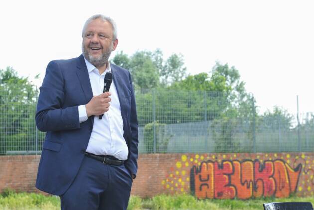 Simone Uggetti (ex sindaco di Lodi)  Storia di un sindaco Da San Vittore all’assoluzione