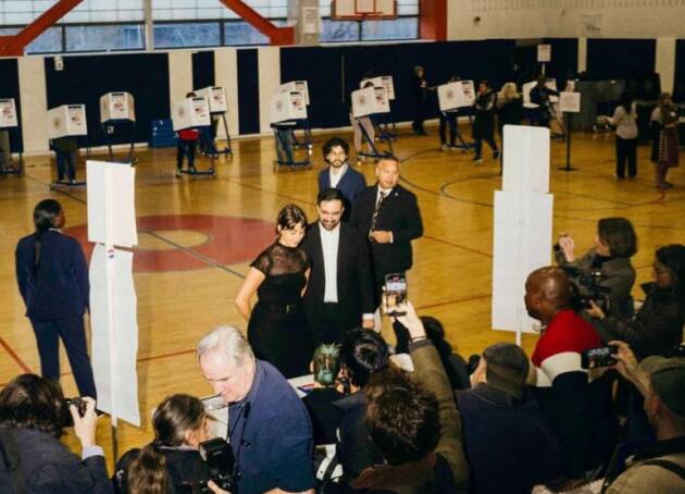 Zohran Mamdani eletto sindaco di New York: il primo sindaco musulmano e socialista. 