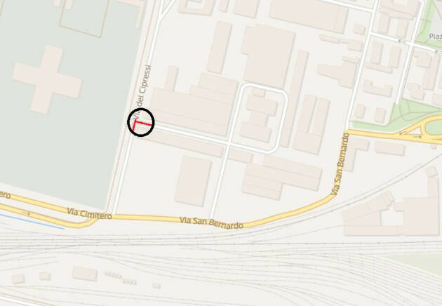 (CR) Di nuovo rifiuti abbandonati in Via dei Cipressi