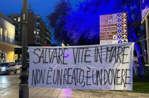 Pianeta Migranti. Il diritto internazionale obbliga a salvare i migranti in mare.