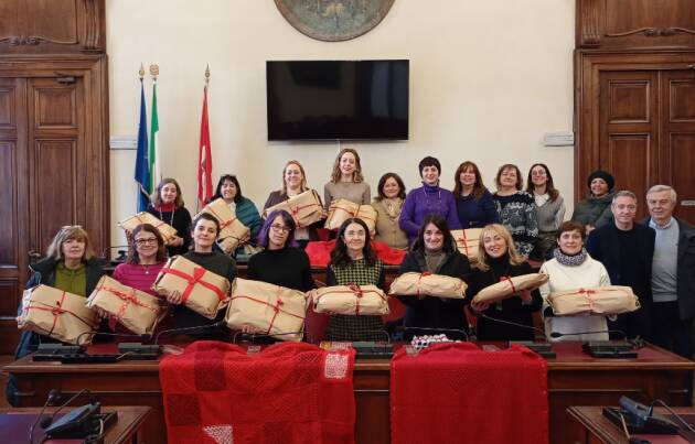 (PC) Intrecci”: venti coperte solidali per le donne vittime di violenza