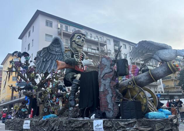 Crema 'TUTTO ESAURITO'  PER LA PRIMA SFILATA DEI CARRI ALLEGORICI DEL CARNEVALE CREMASCO