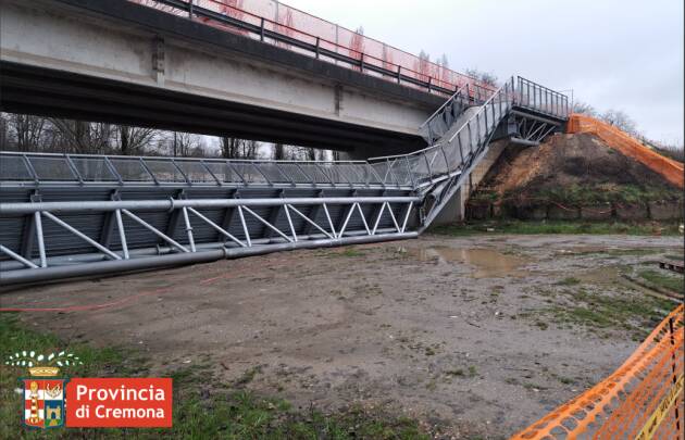 Immagini terzo crollo passerella Crotta d'Adda (CR)