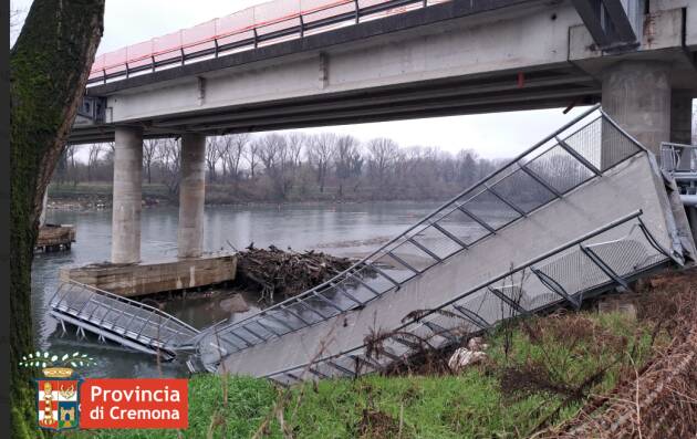 Immagini terzo crollo passerella Crotta d'Adda (CR)