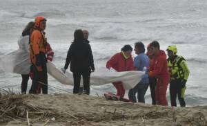 Pianeta Migranti. Li respingiamo da vivi e ritornano da morti