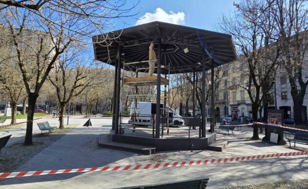 (CR) Iniziato il restyling della pagoda dei giardini di piazza Roma