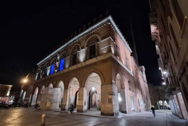 (CR) Nuova  illuminazione palazzo comunale In arrivo