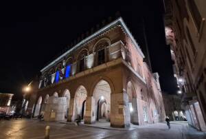 (CR) Nuova  illuminazione palazzo comunale In arrivo