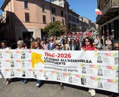 LA SCUOLA E LA COSTITUZIONE VALORI DI RIFERIMENTO PER LA VITA TRA I BANCHI