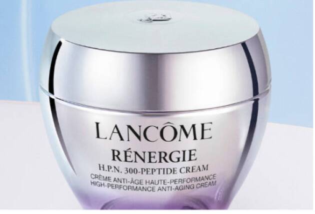 Skincare dopo i 30: gli ingredienti e i trattamenti che aiutano a contrastare le rughe