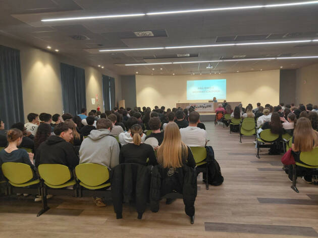 Mattia Muratore a Crema: incontro con 180 studenti su abilismo, sport e inclusione