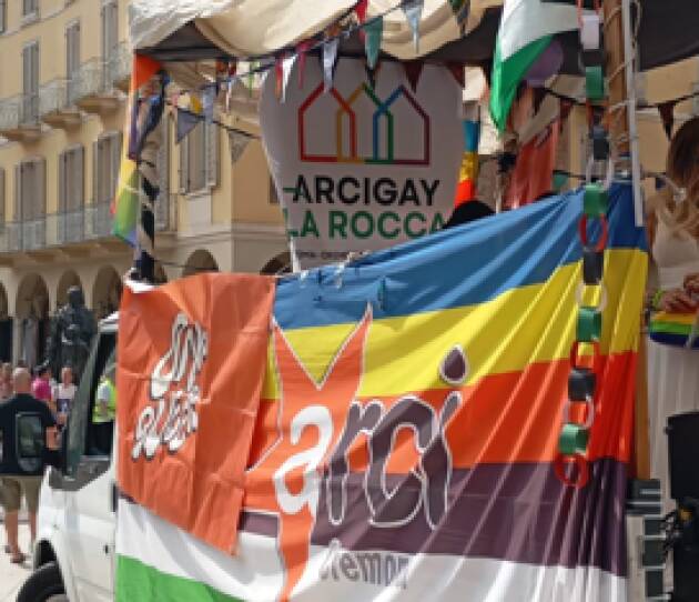 Arcigay Un fiume rainbow ha attraversato la città per la terza edizione del Cremona Pride.