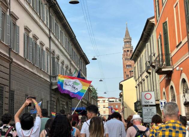 Arcigay Un fiume rainbow ha attraversato la città per la terza edizione del Cremona Pride.