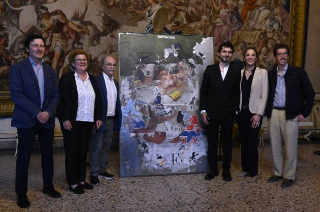 (MI) CULTURA. LA LOCANDINA ORIGINALE DI “VOLERE VOLARE” DONATA A MAURIZIO NICHETTI