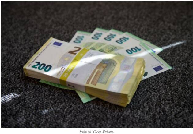 Zeus L'UE approva l'euro digitale