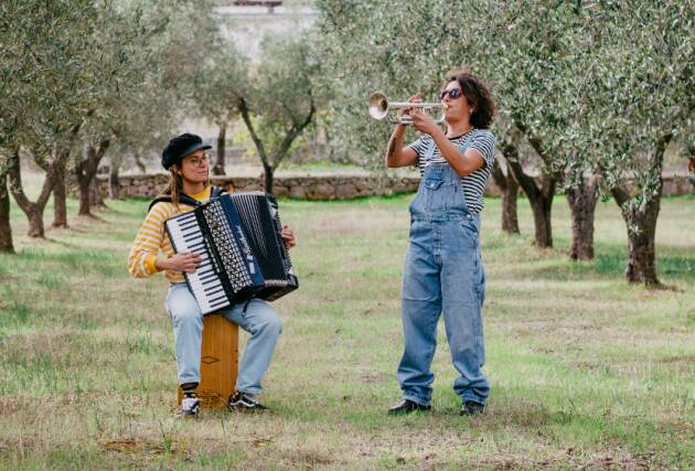 SOMS Un viaggio musicale tra Brasile e Balcani