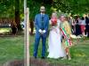 CASTELVERDE, UNA QUERCIA ROSSA PER CELEBRARE L’AMORE E IL FUTURO
