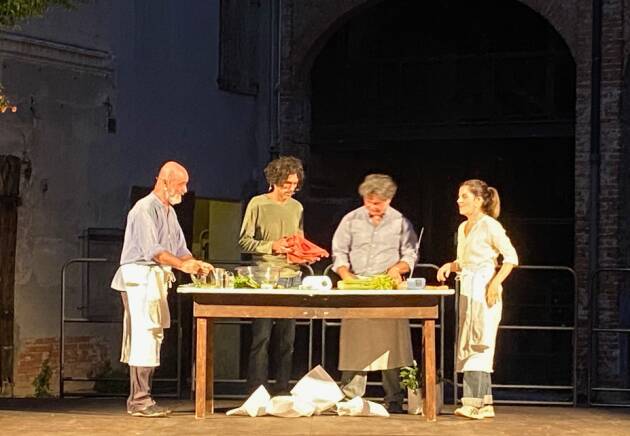 Burattini, pupazzi e attori tra terra e cielo – Il teatro che canta nella notte